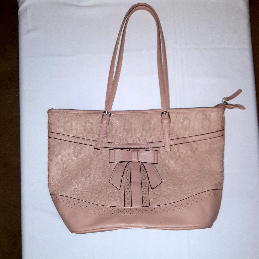 💝 EUC Beautiful Pink Bow Bag with Lace